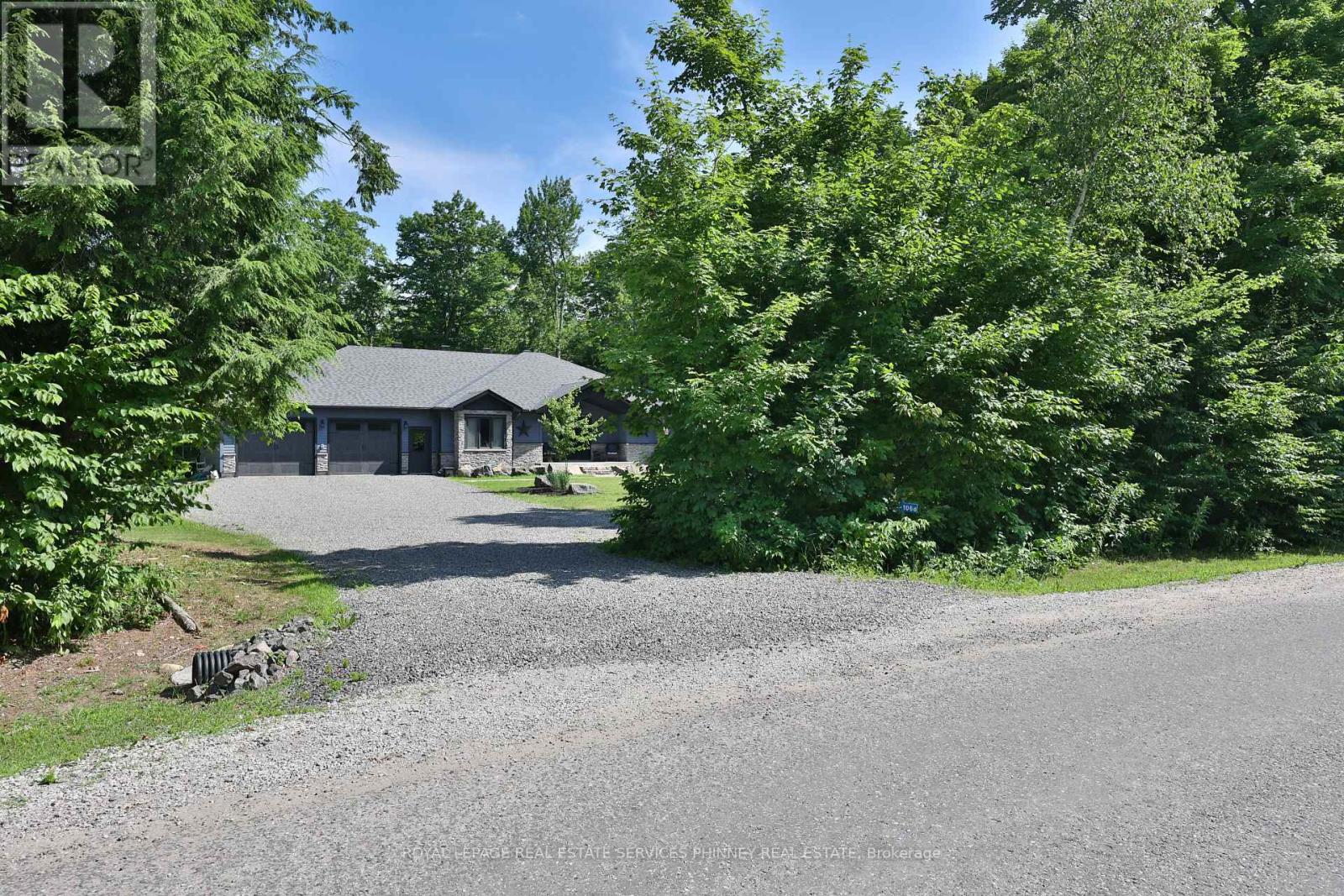 1068 Xavier Street, Gravenhurst, Ontario  P0E 1G0 - Photo 3 - X12939322