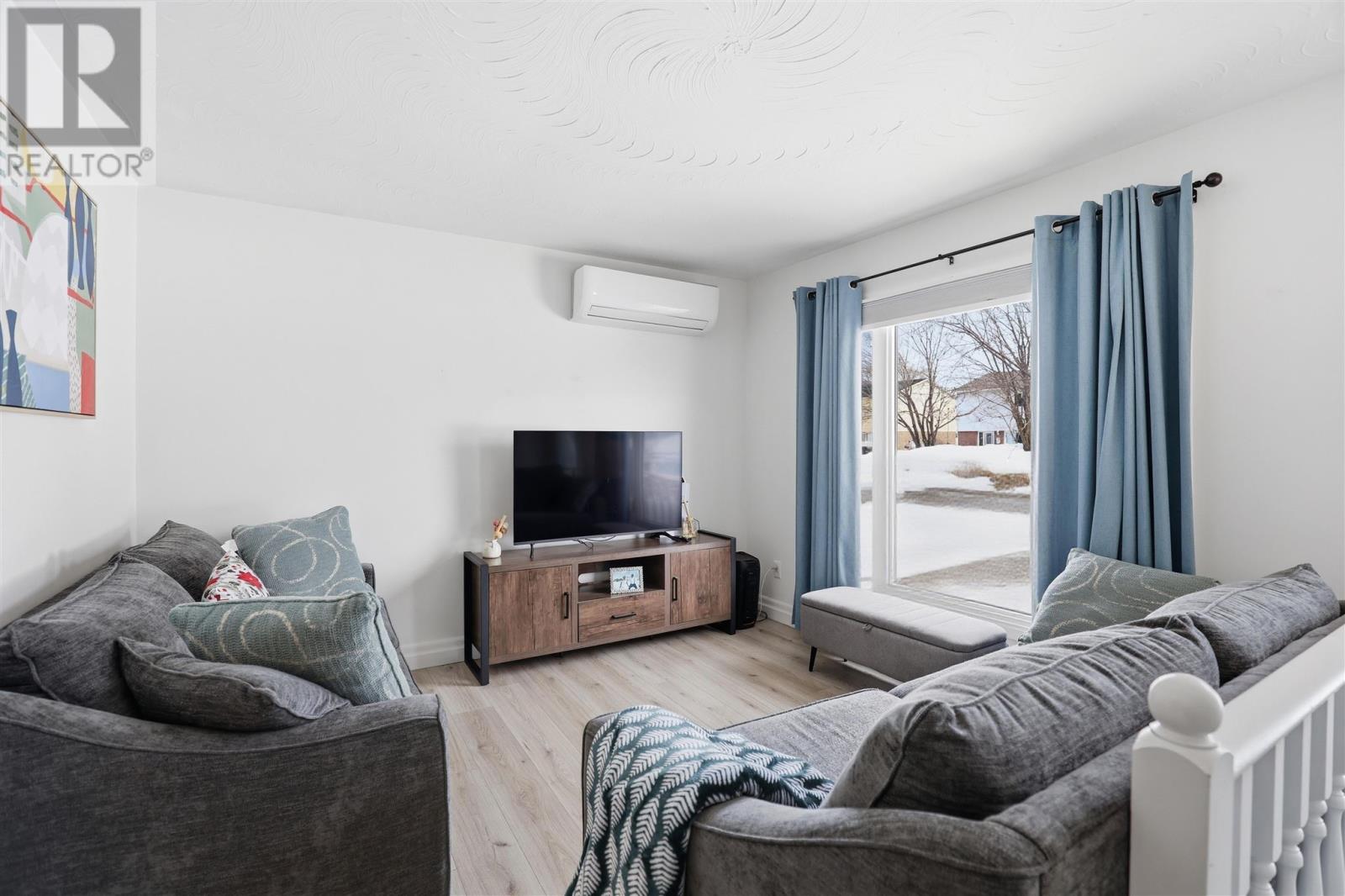 25 Amherst St, Sault Ste. Marie, Ontario  P6C 5V5 - Photo 2 - SM260581