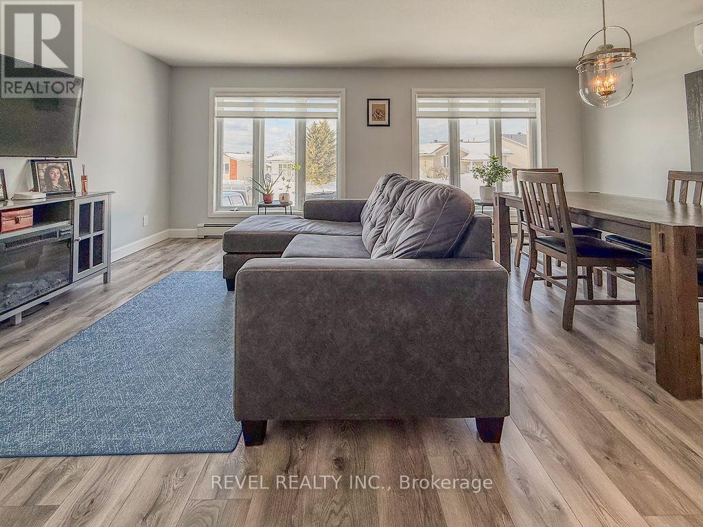 1301 Lozanne Crescent, Timmins, Ontario  P4P 1E7 - Photo 4 - T12943092