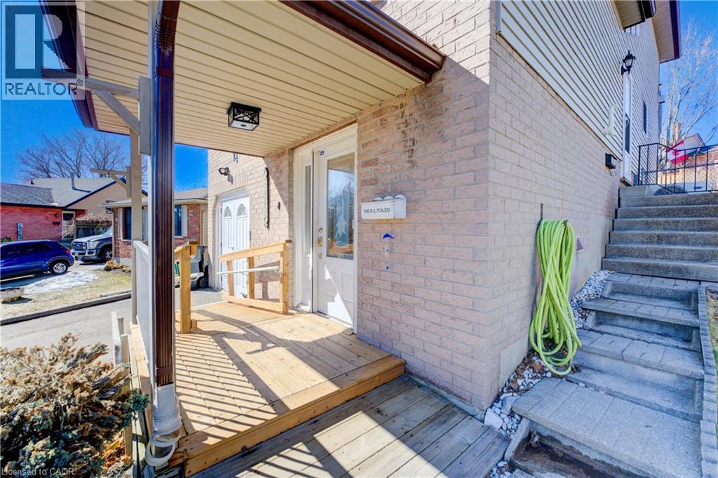 24 Farmington Place, Kitchener, Ontario  N2P 1Y3 - Photo 3 - 40816683