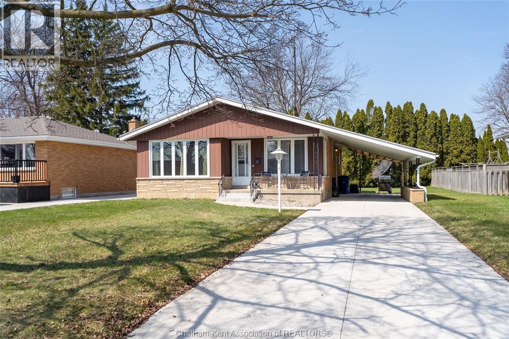 MLS# 26006157: 31 Ellis STREET, Chatham, Canada