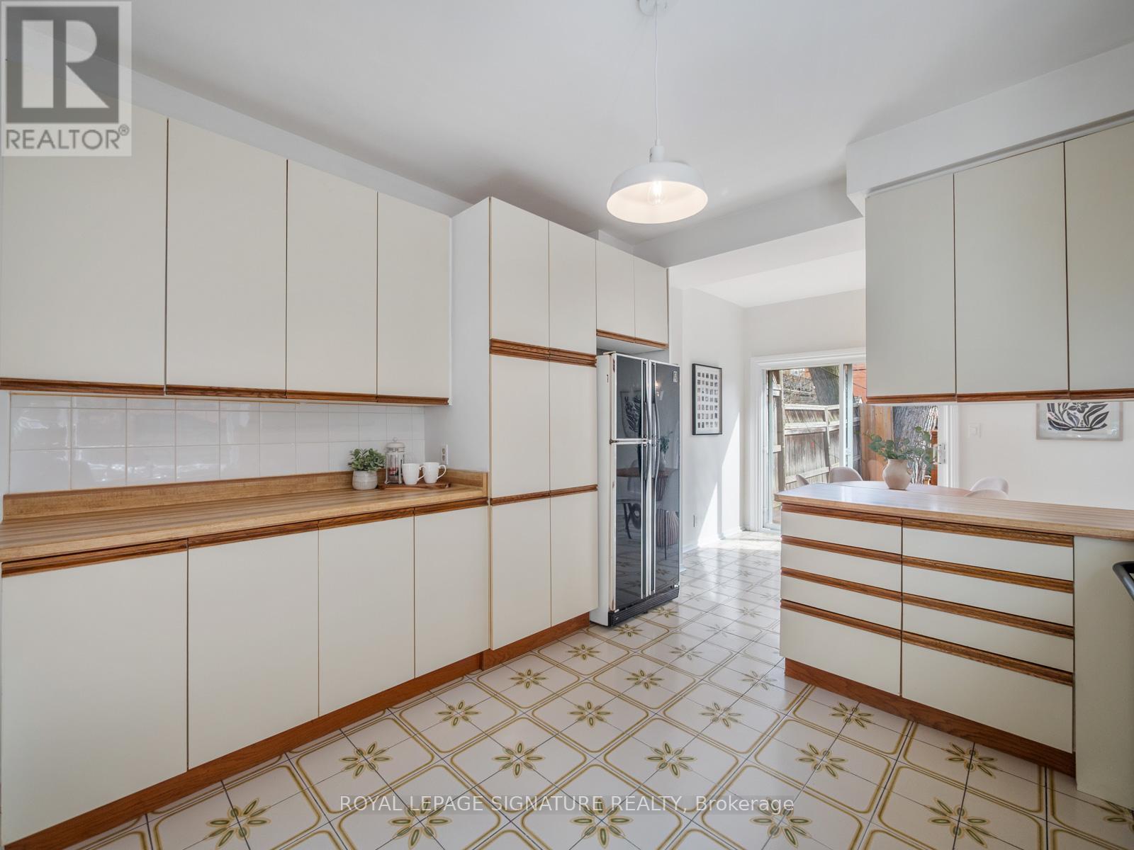 487 Sackville Street, Toronto, Ontario  M4X 1T6 - Photo 10 - C12940936