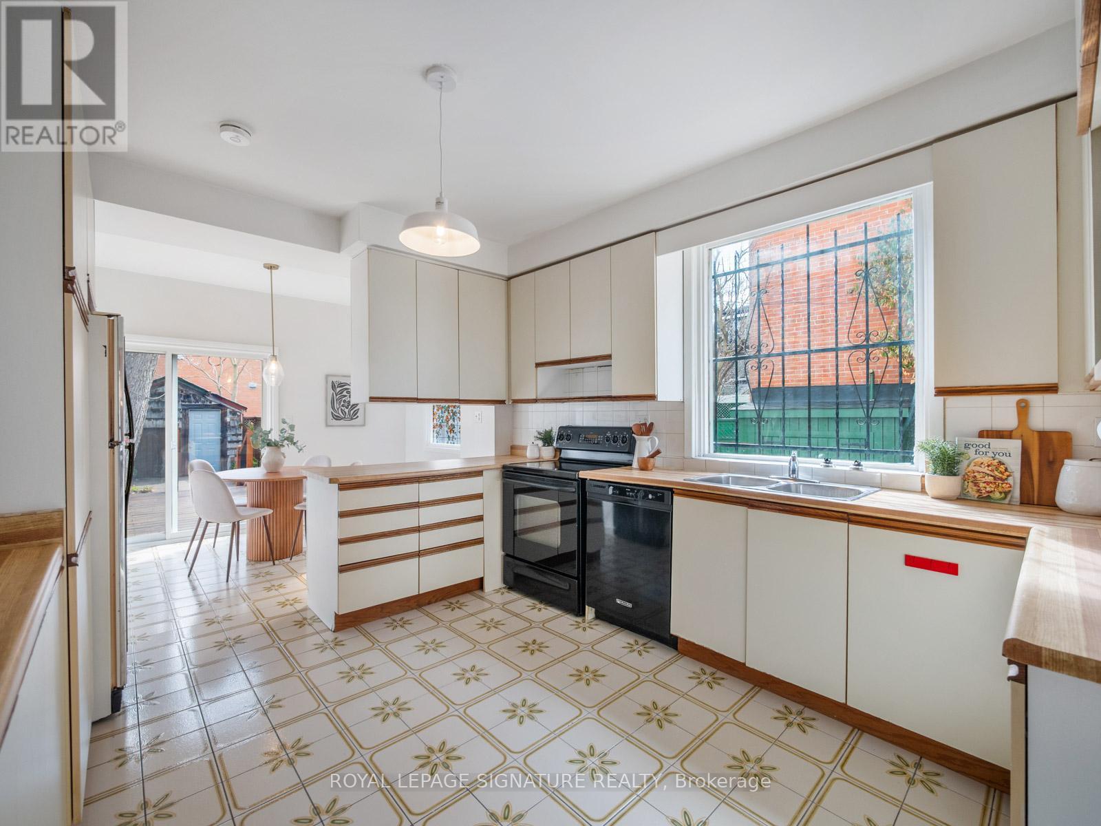 487 Sackville Street, Toronto, Ontario  M4X 1T6 - Photo 8 - C12940936