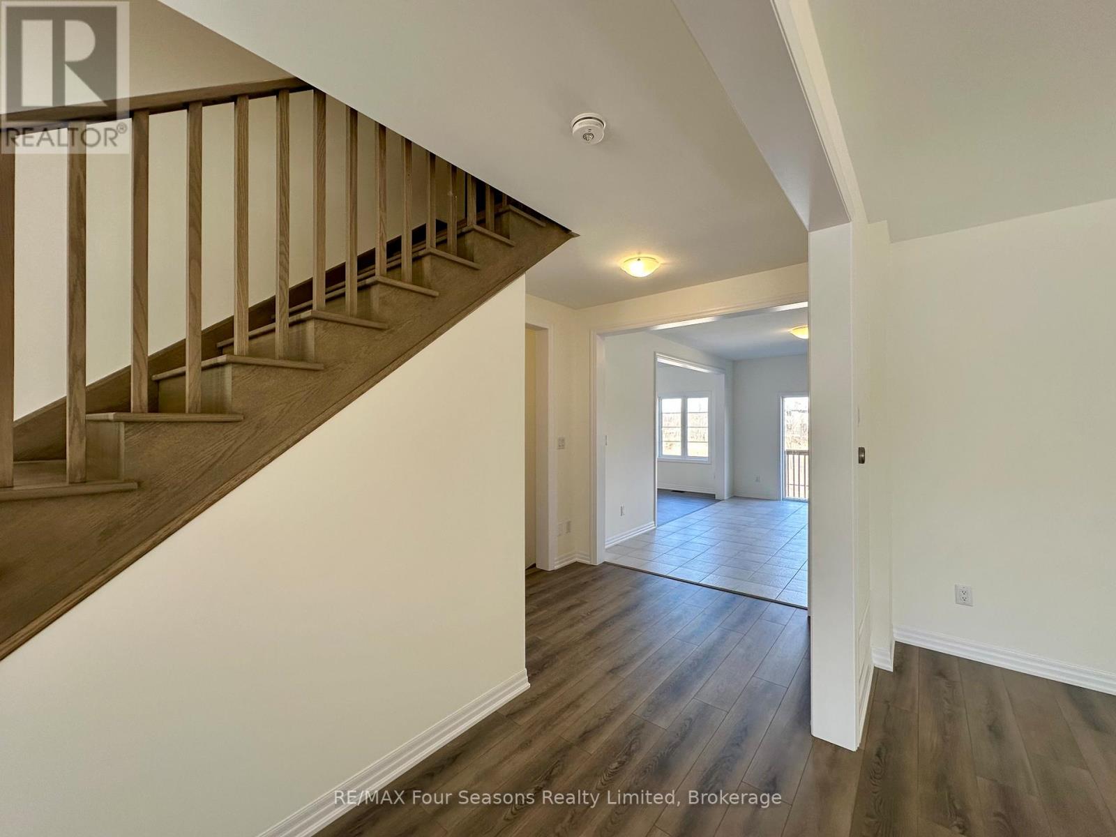 211 Stayner Street, Clearview, Ontario  L0M 1S0 - Photo 12 - S12943102