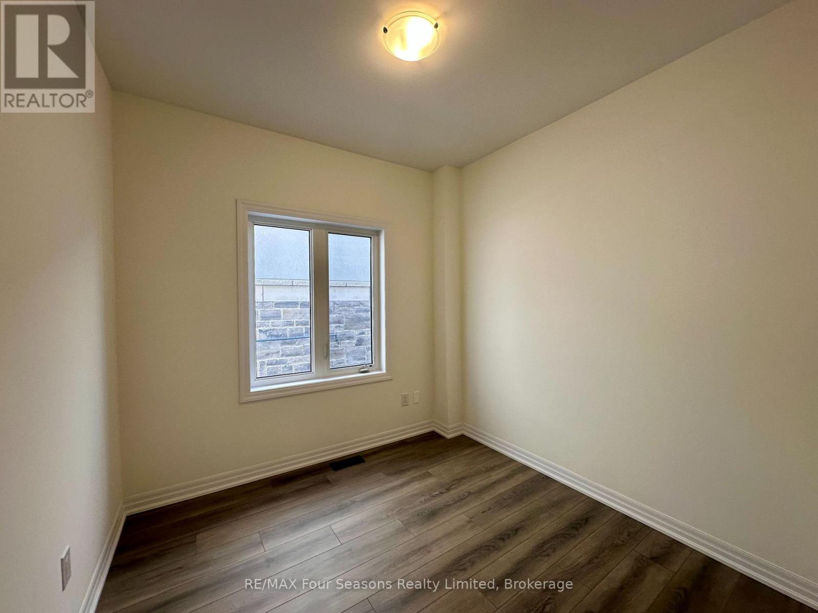 211 Stayner Street, Clearview, Ontario  L0M 1S0 - Photo 18 - S12943102