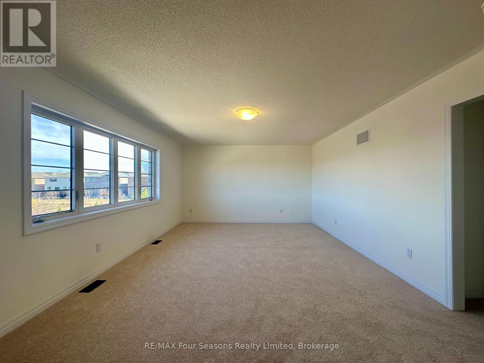 211 Stayner Street, Clearview, Ontario  L0M 1S0 - Photo 21 - S12943102