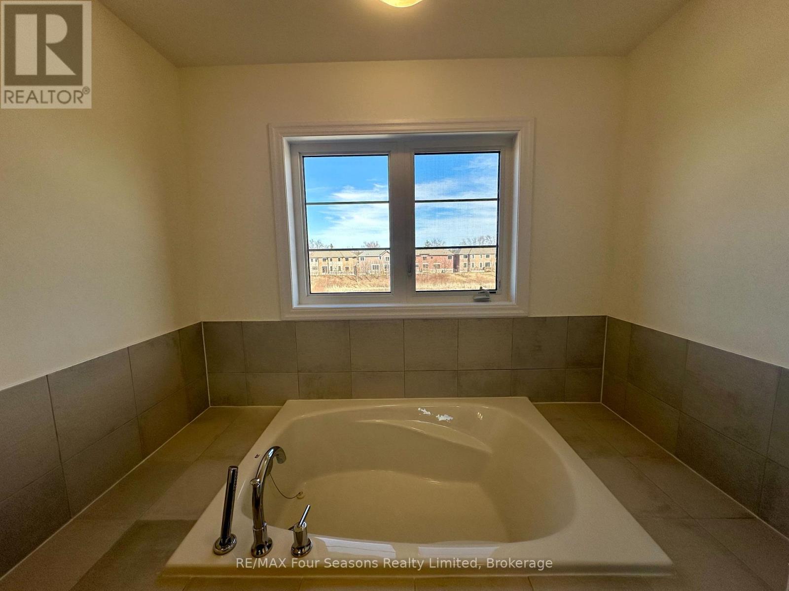 211 Stayner Street, Clearview, Ontario  L0M 1S0 - Photo 23 - S12943102