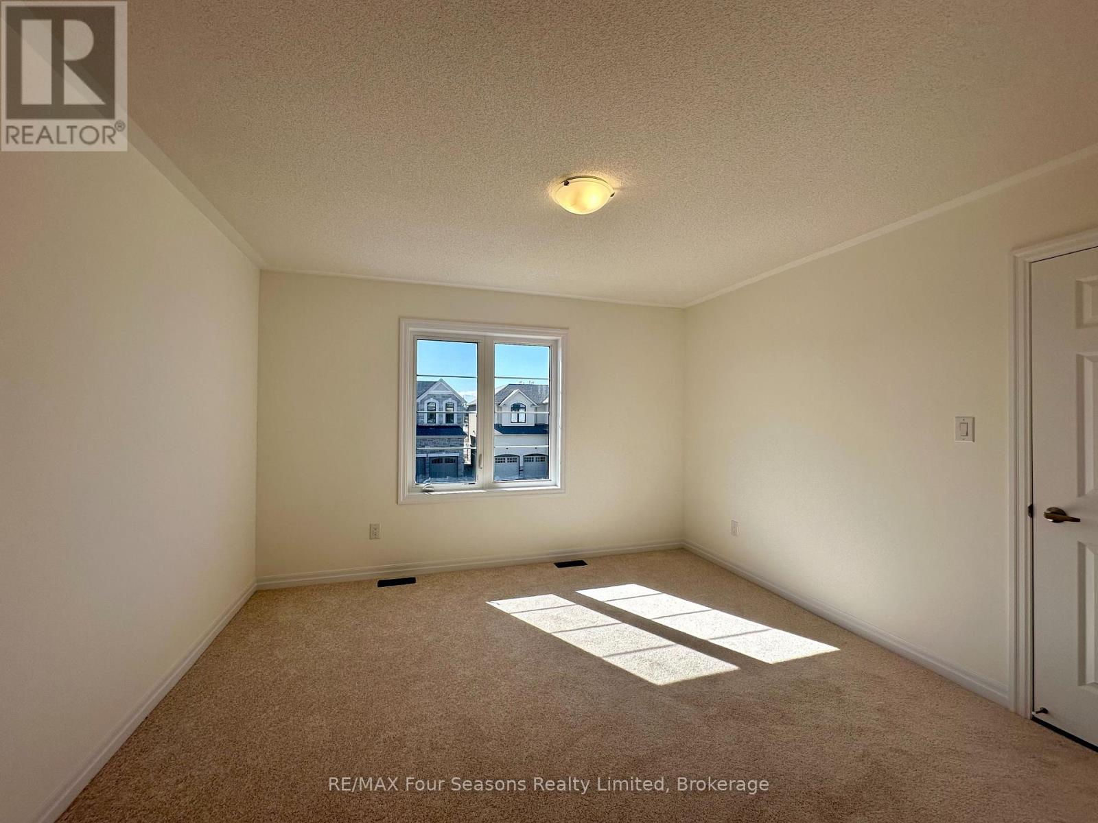 211 Stayner Street, Clearview, Ontario  L0M 1S0 - Photo 27 - S12943102