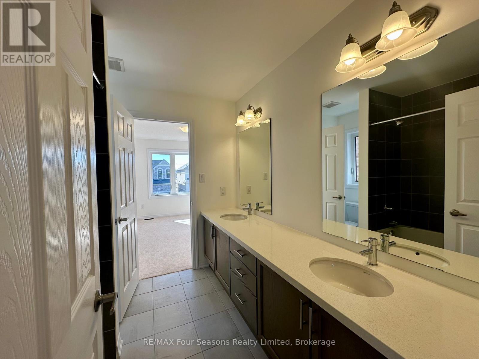 211 Stayner Street, Clearview, Ontario  L0M 1S0 - Photo 29 - S12943102