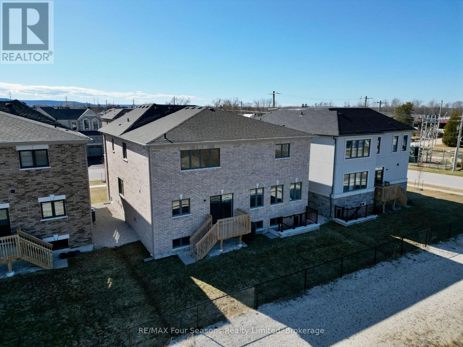 211 Stayner Street, Clearview, Ontario  L0M 1S0 - Photo 6 - S12943102