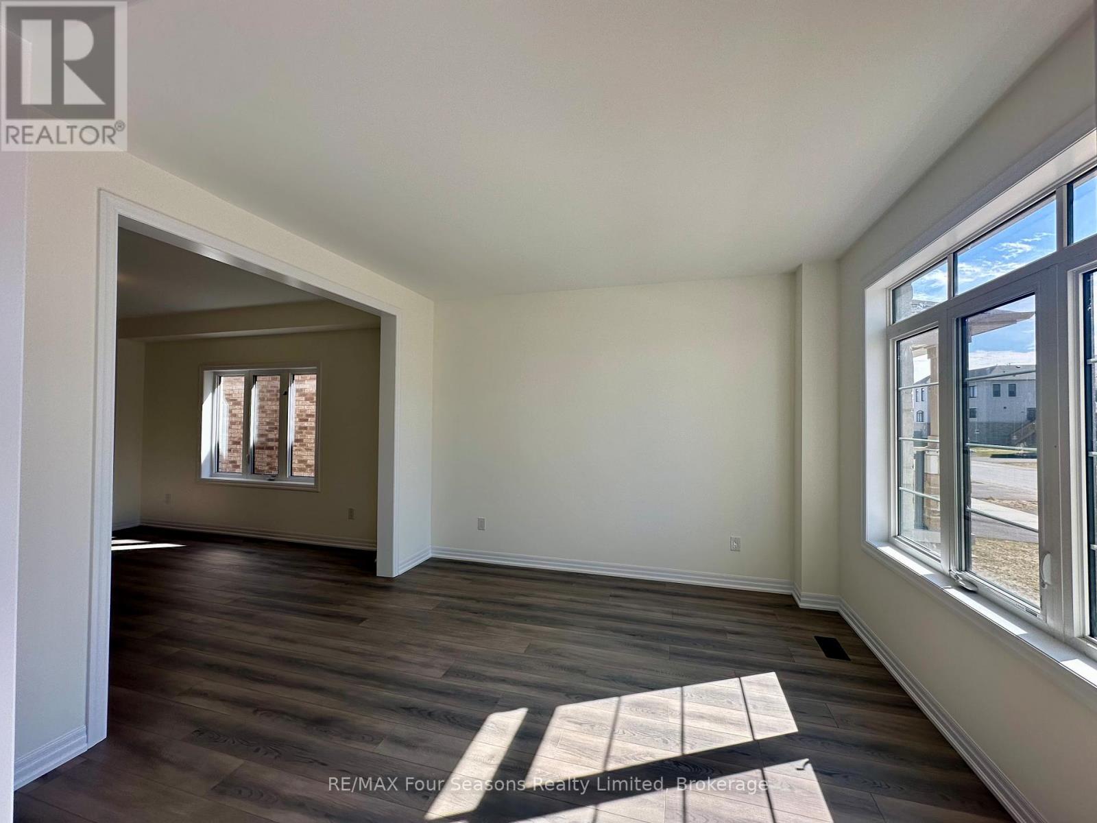 211 Stayner Street, Clearview, Ontario  L0M 1S0 - Photo 9 - S12943102