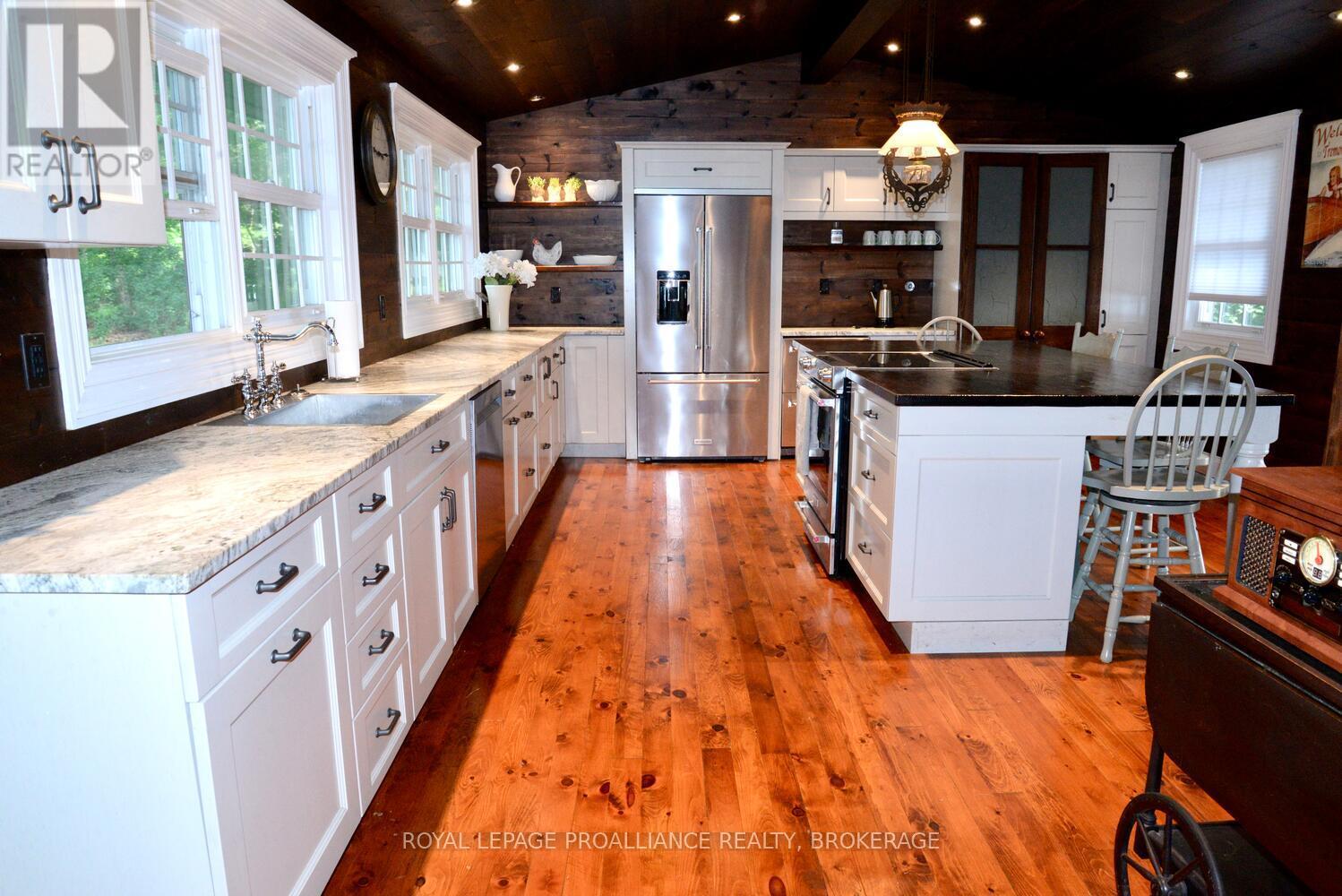 121 Tremont Park Island, Frontenac Islands, Ontario  K7G 3C9 - Photo 18 - X12942804