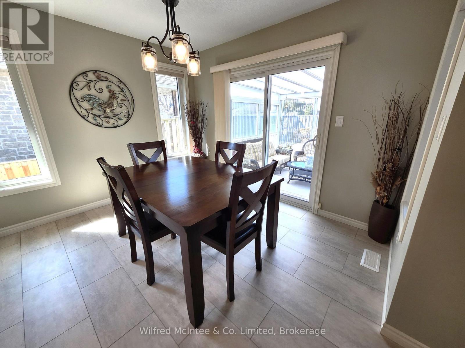 230 4th Street Crescent, Hanover, Ontario  N4N 3S2 - Photo 4 - X12943066