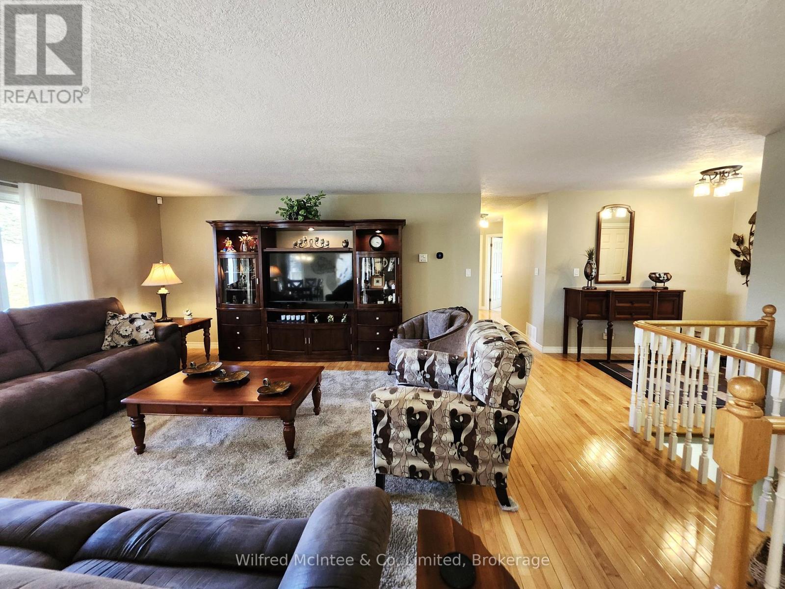 230 4th Street Crescent, Hanover, Ontario  N4N 3S2 - Photo 9 - X12943066