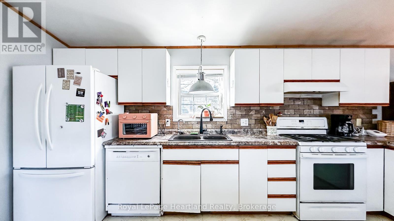 56 Cherokee Lane, Ashfield-Colborne-Wawanosh, Ontario  N7A 3Y2 - Photo 6 - X12943262