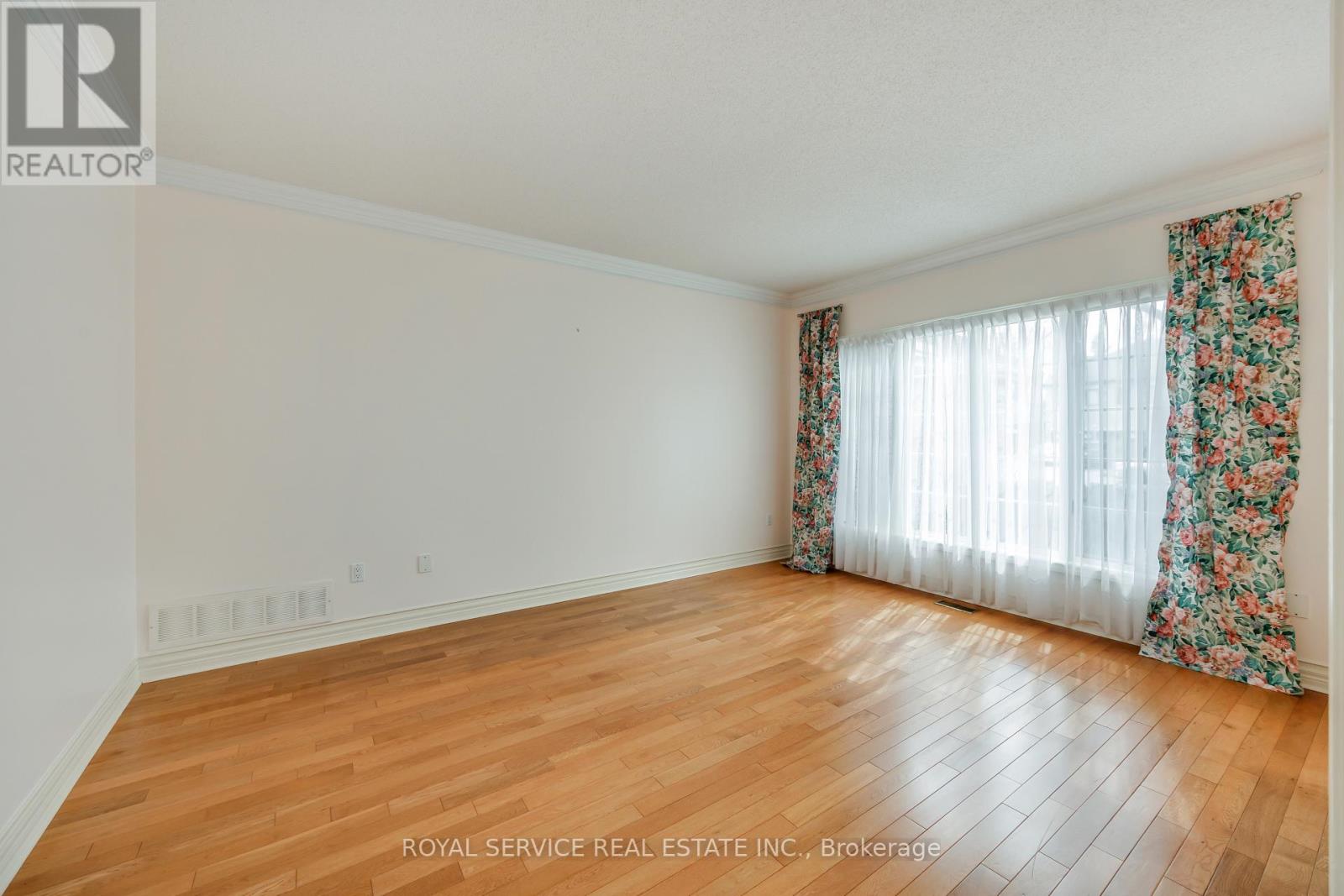 58 Brimwood Court, Pickering, Ontario  L1V 6L1 - Photo 5 - E12943176