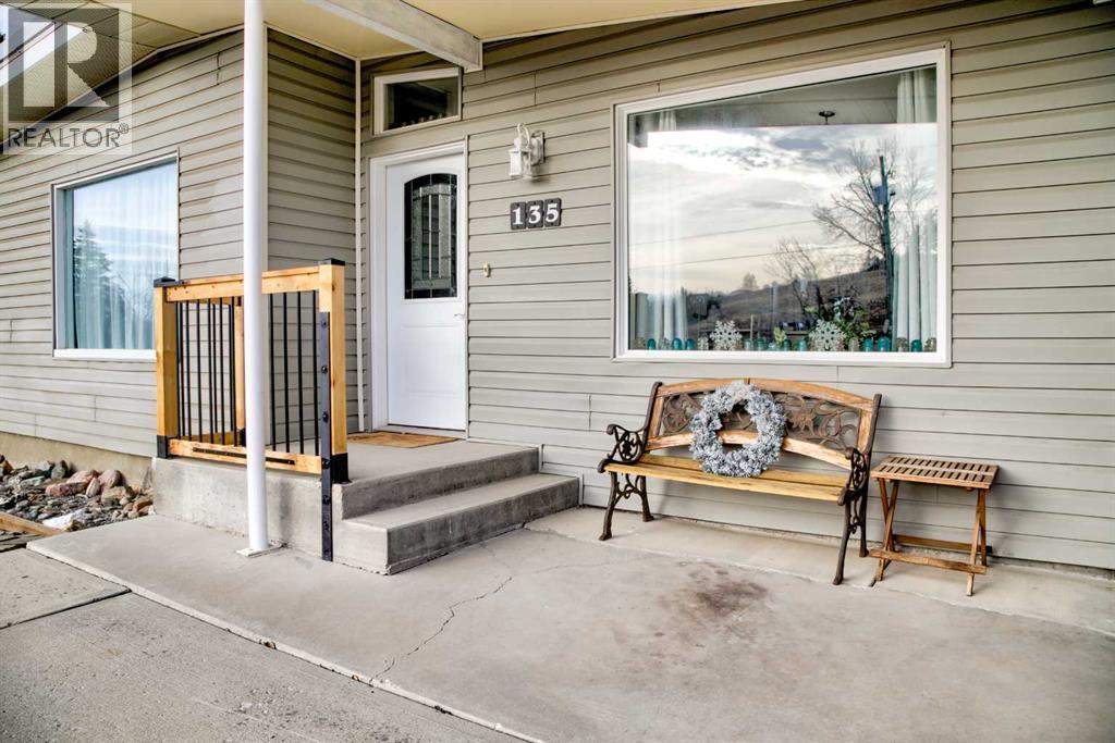 135 5 Avenue E, Cardston, Alberta  T0K 0K0 - Photo 3 - A2279743