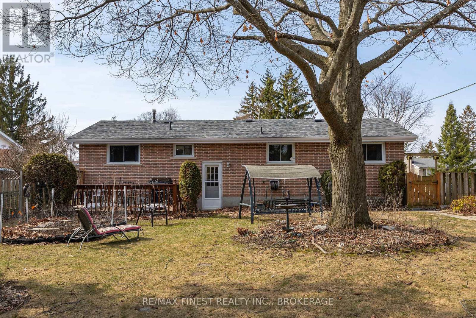 1076 Lincoln Drive, Kingston, Ontario  K7M 4Z4 - Photo 10 - X12943052