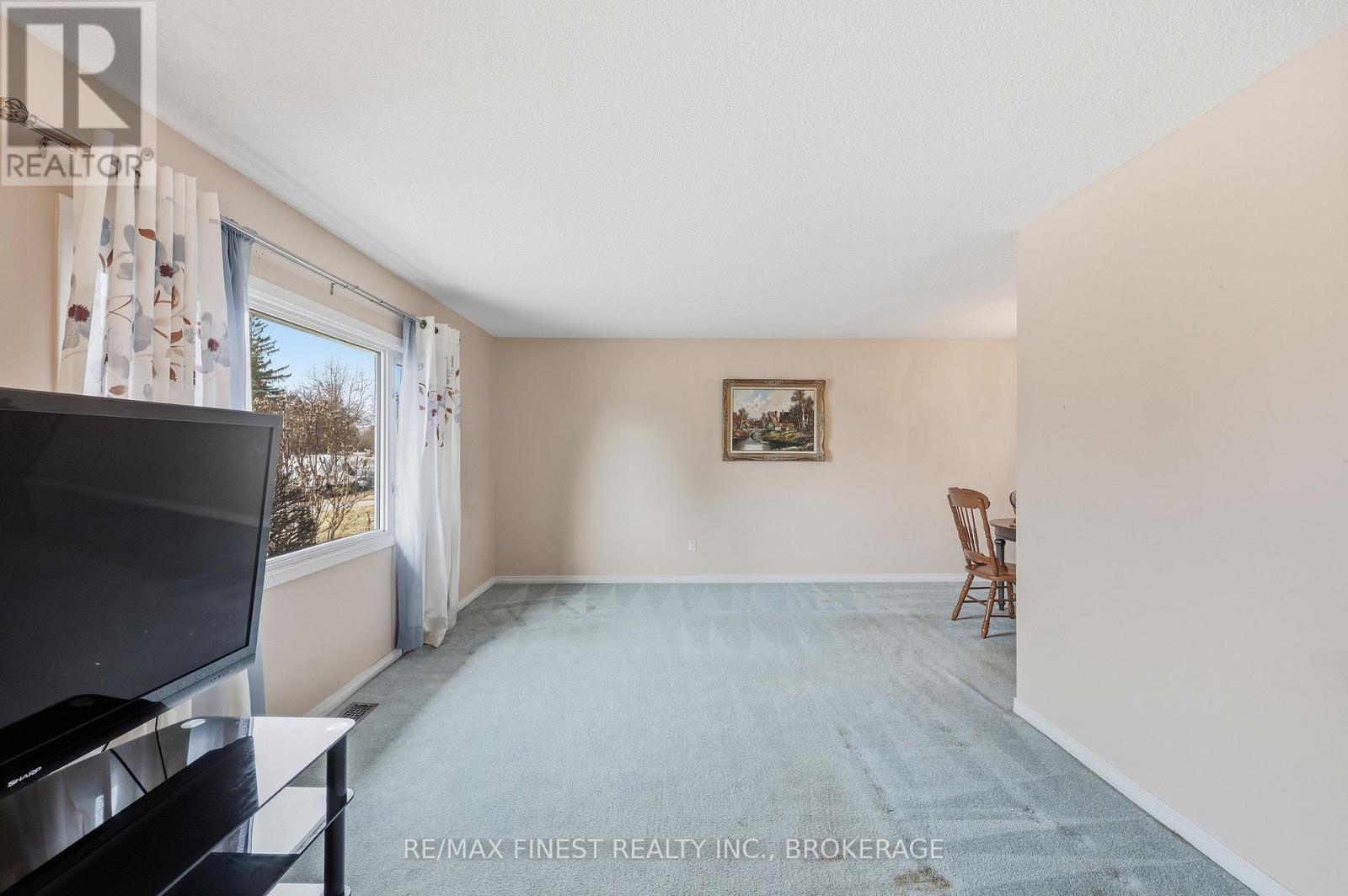 1076 Lincoln Drive, Kingston, Ontario  K7M 4Z4 - Photo 16 - X12943052