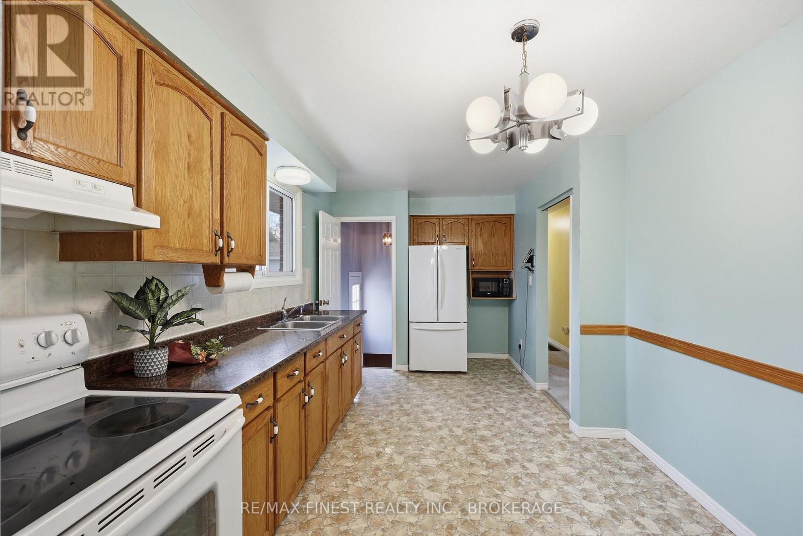 1076 Lincoln Drive, Kingston, Ontario  K7M 4Z4 - Photo 22 - X12943052