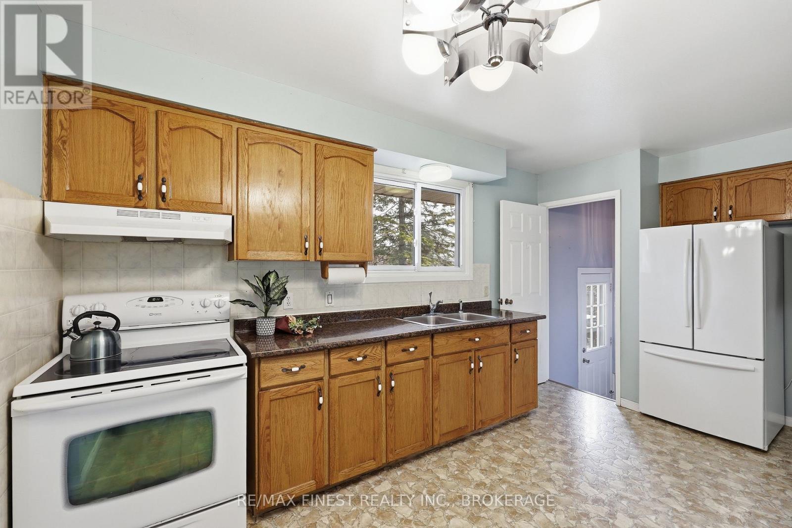 1076 Lincoln Drive, Kingston, Ontario  K7M 4Z4 - Photo 23 - X12943052