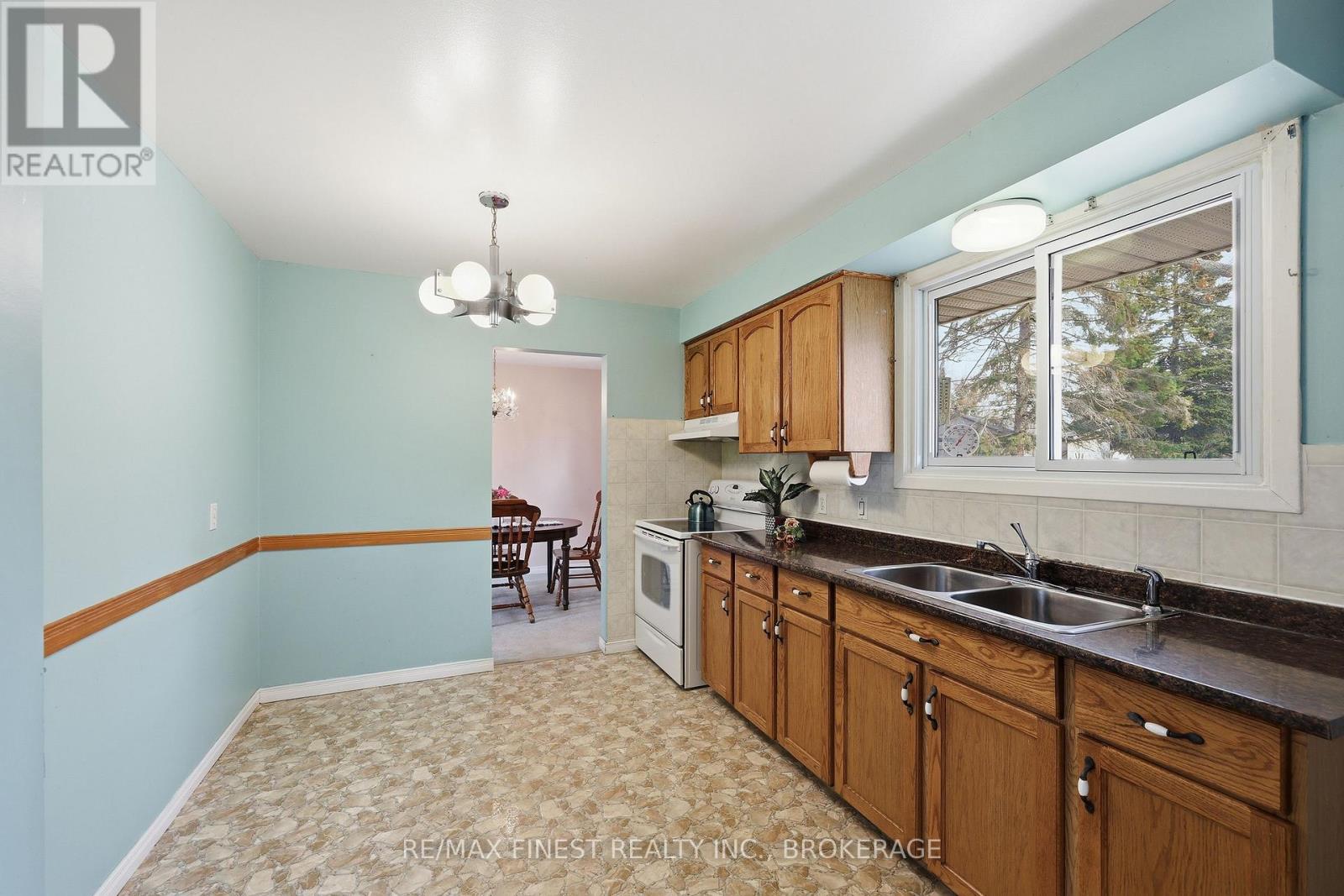 1076 Lincoln Drive, Kingston, Ontario  K7M 4Z4 - Photo 25 - X12943052