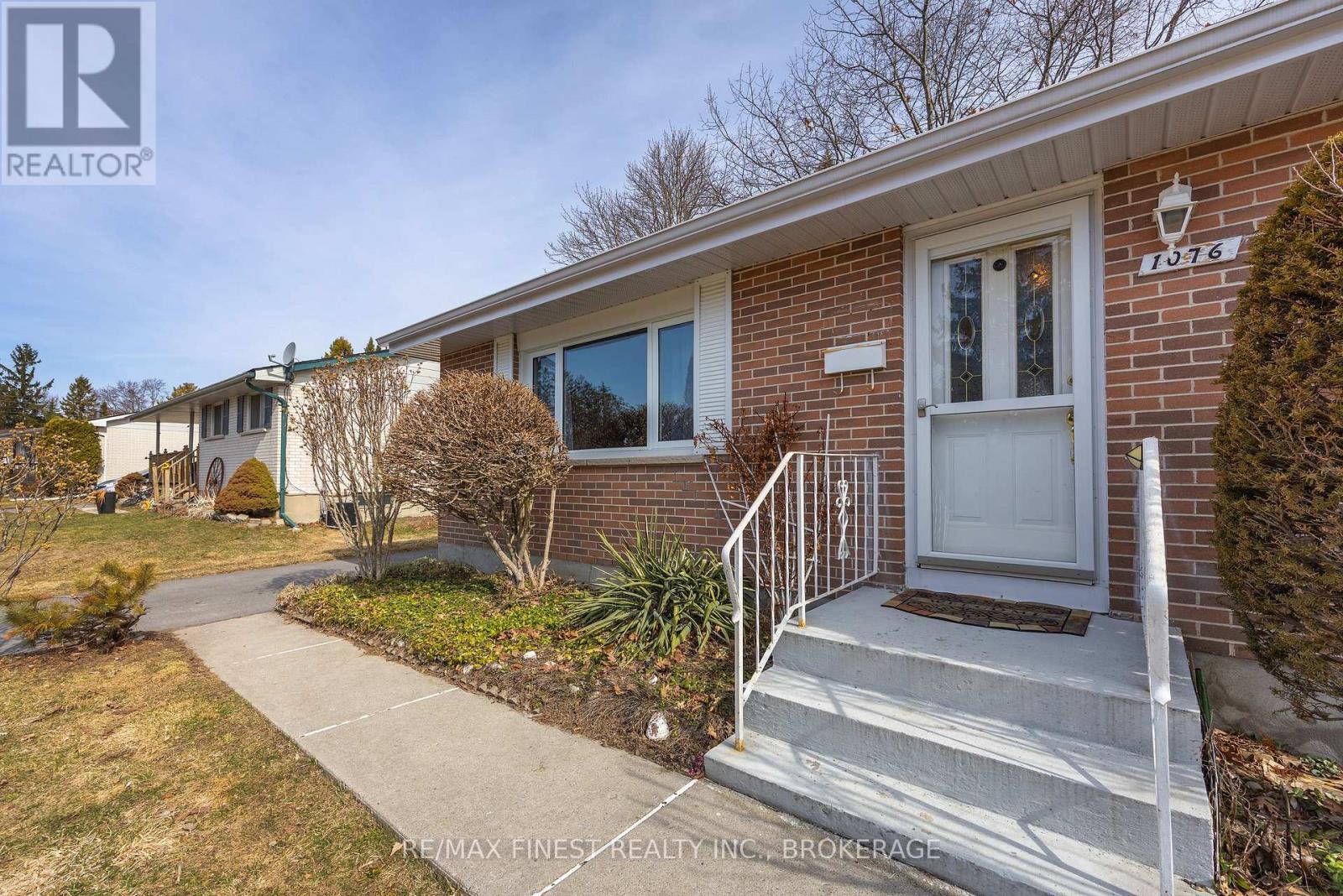 1076 Lincoln Drive, Kingston, Ontario  K7M 4Z4 - Photo 5 - X12943052