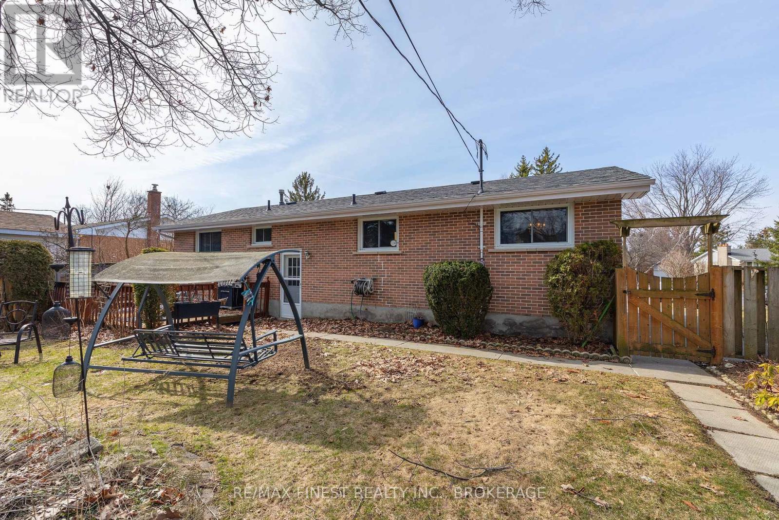 1076 Lincoln Drive, Kingston, Ontario  K7M 4Z4 - Photo 8 - X12943052