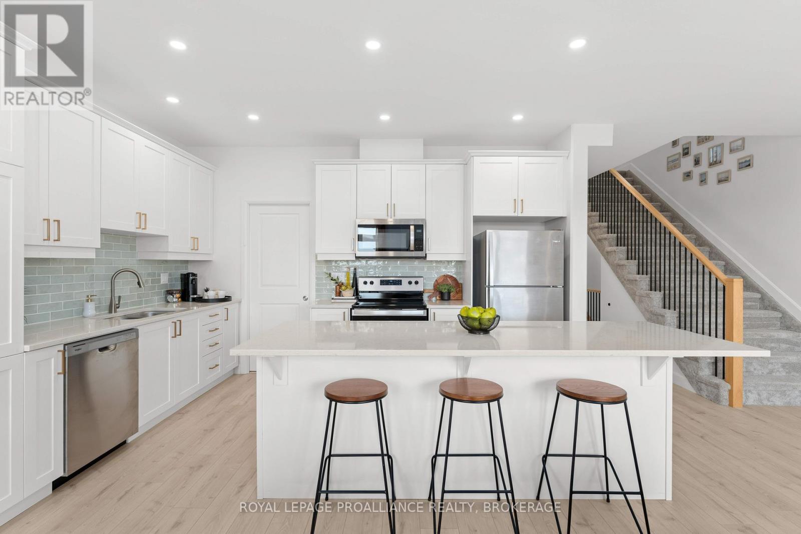 223 Superior Drive, Loyalist, Ontario  K7N 0E3 - Photo 13 - X12943100