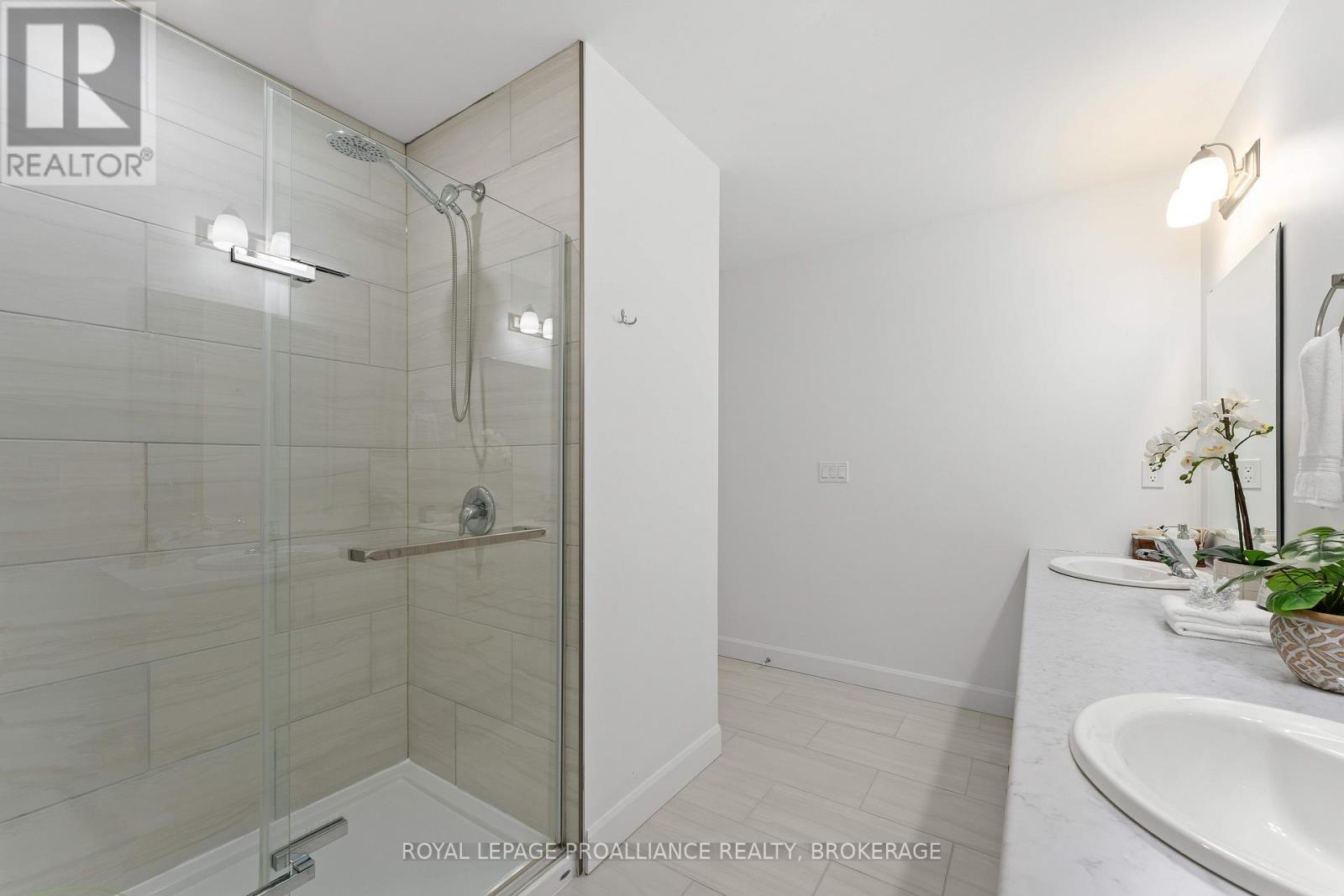 223 Superior Drive, Loyalist, Ontario  K7N 0E3 - Photo 29 - X12943100