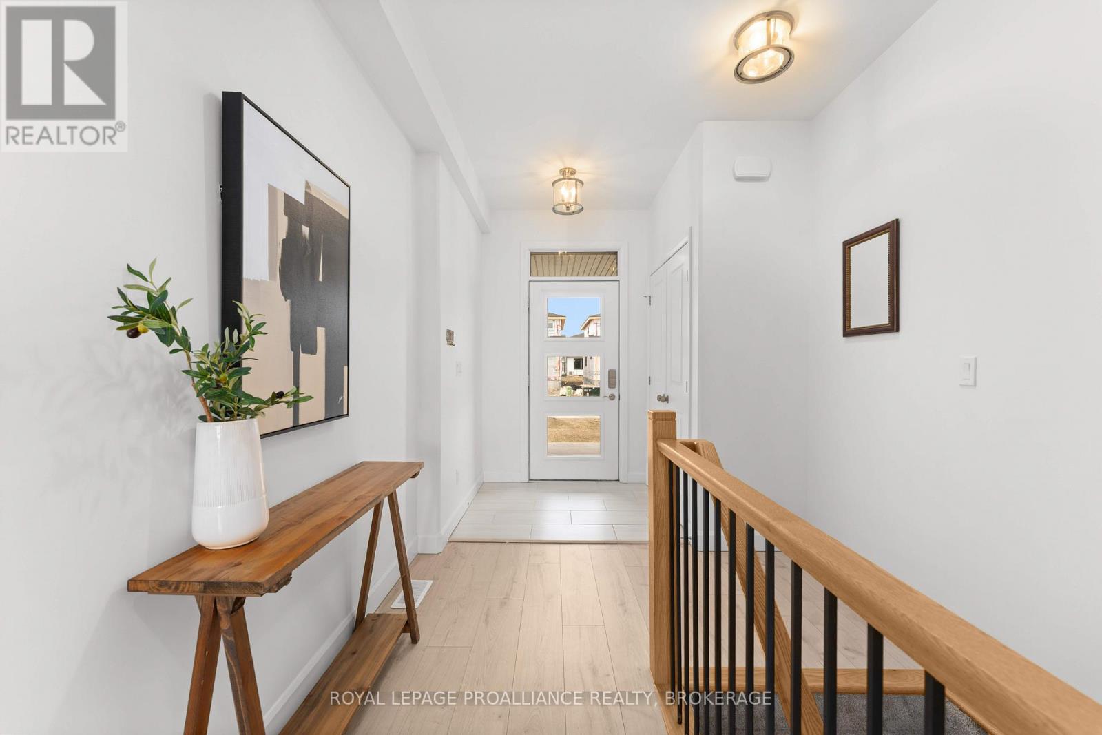 223 Superior Drive, Loyalist, Ontario  K7N 0E3 - Photo 3 - X12943100