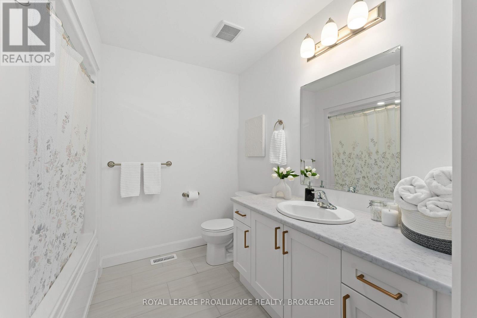 223 Superior Drive, Loyalist, Ontario  K7N 0E3 - Photo 38 - X12943100