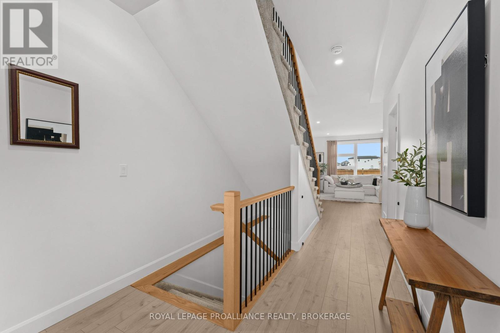 223 Superior Drive, Loyalist, Ontario  K7N 0E3 - Photo 5 - X12943100