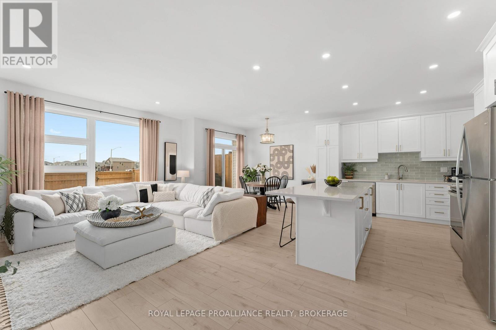 223 Superior Drive, Loyalist, Ontario  K7N 0E3 - Photo 9 - X12943100