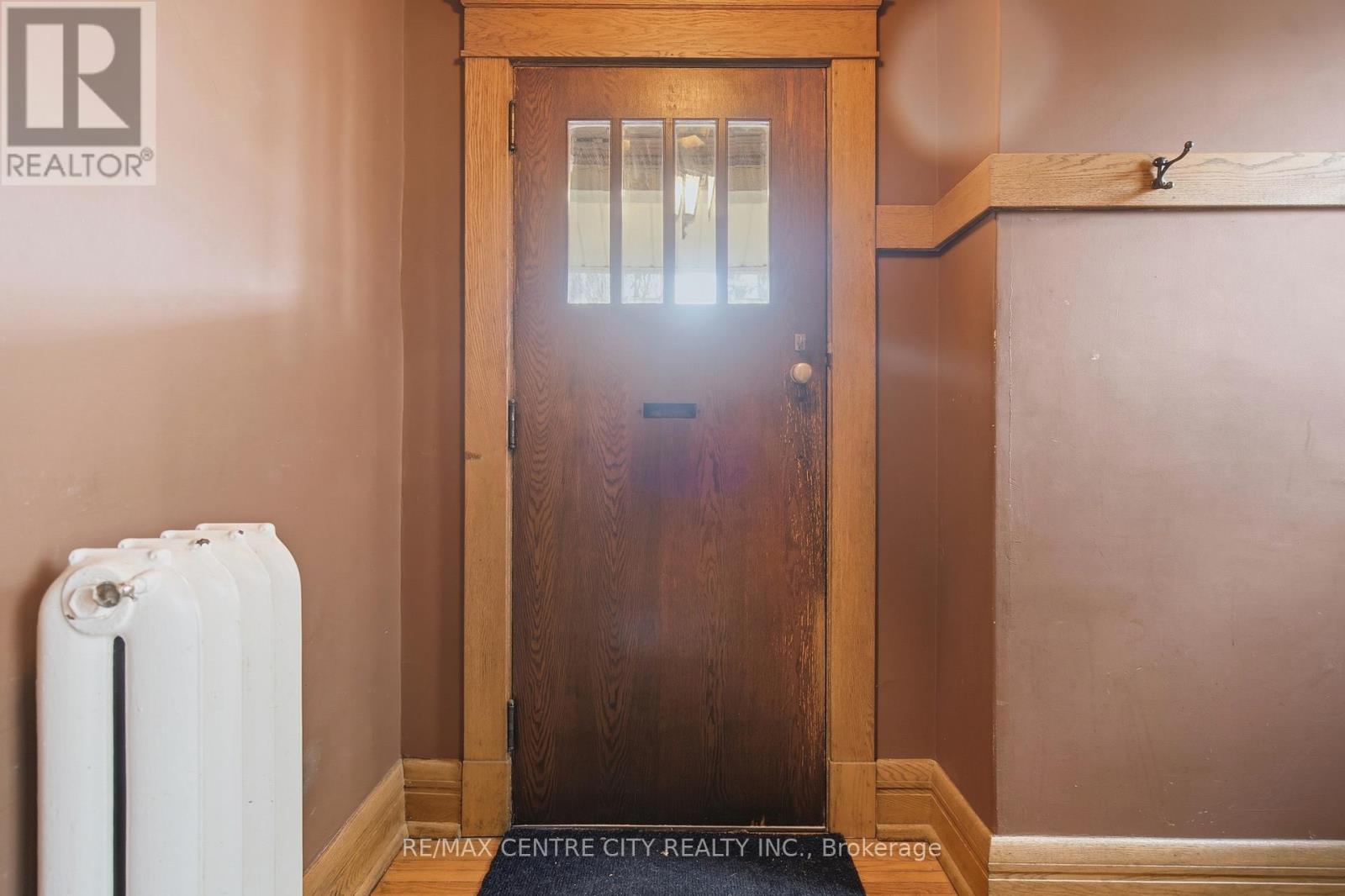 58 Windsor Avenue, London South, Ontario  N6C 1Z7 - Photo 3 - X12943164