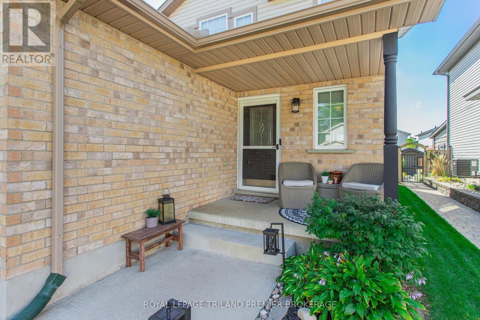 213 Crimson Crescent, London East, Ontario  N5W 6G1 - Photo 3 - X12943222