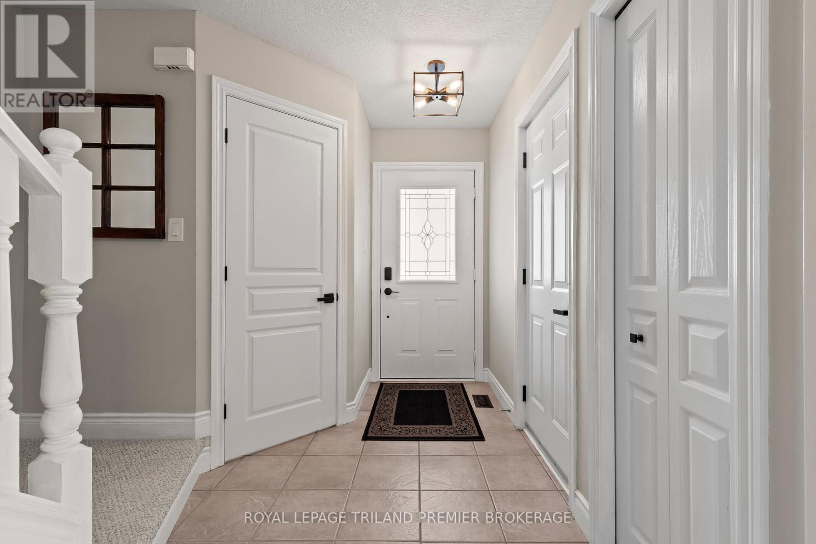 213 Crimson Crescent, London East, Ontario  N5W 6G1 - Photo 4 - X12943222