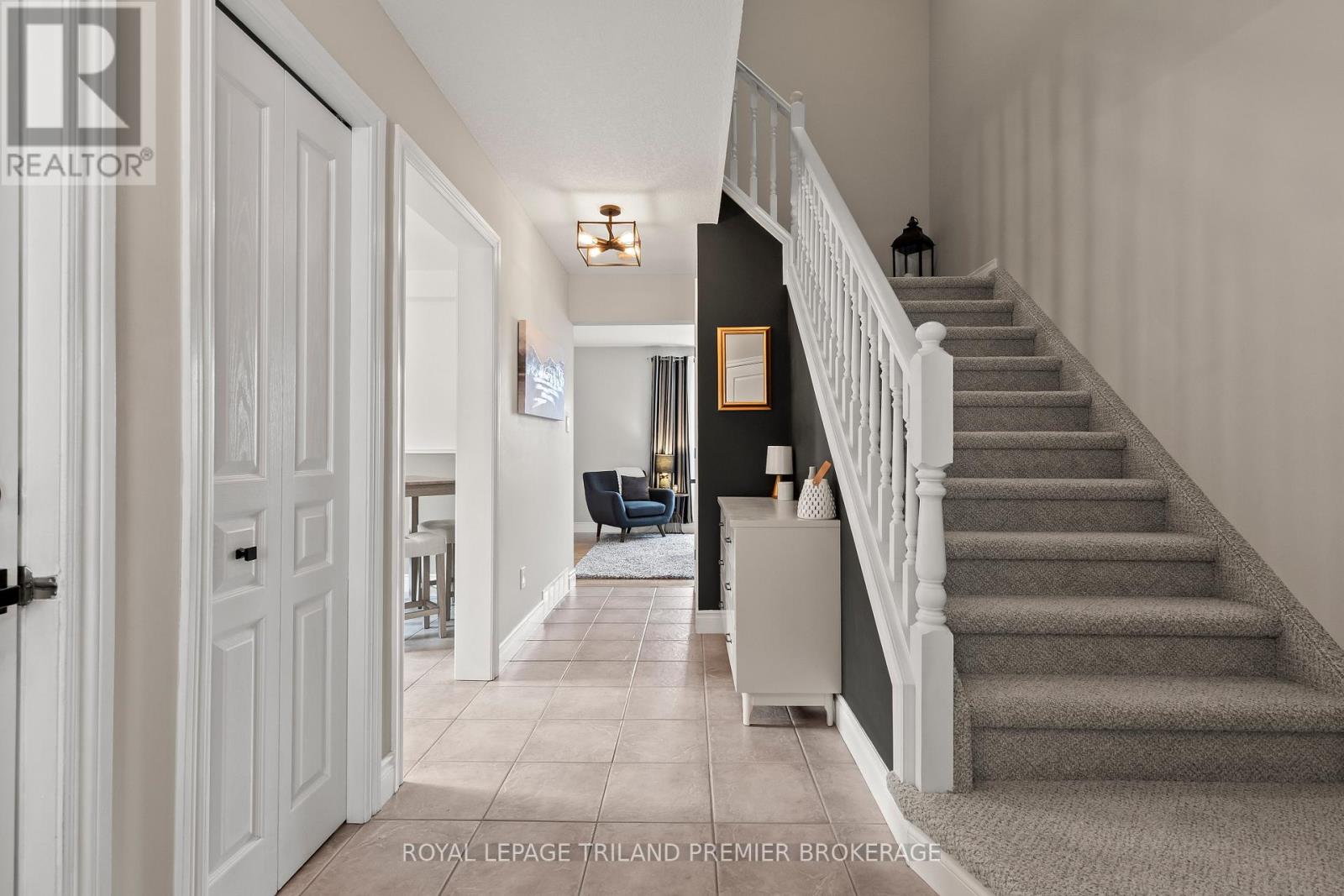 213 Crimson Crescent, London East, Ontario  N5W 6G1 - Photo 5 - X12943222