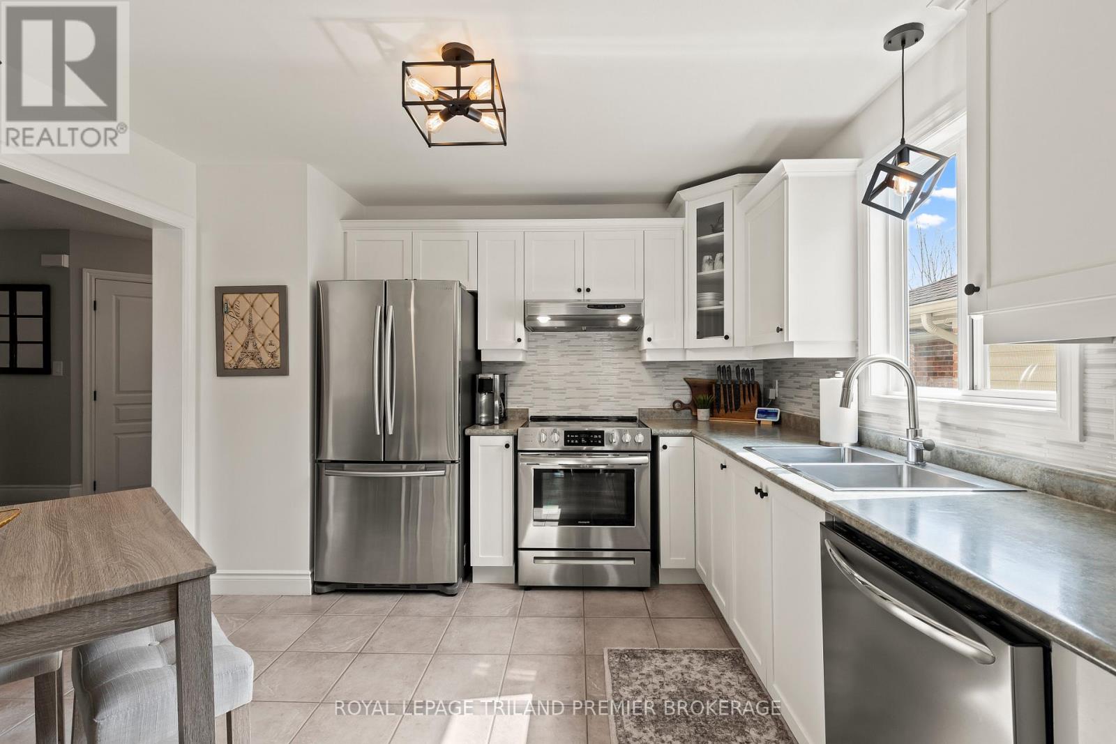 213 Crimson Crescent, London East, Ontario  N5W 6G1 - Photo 6 - X12943222