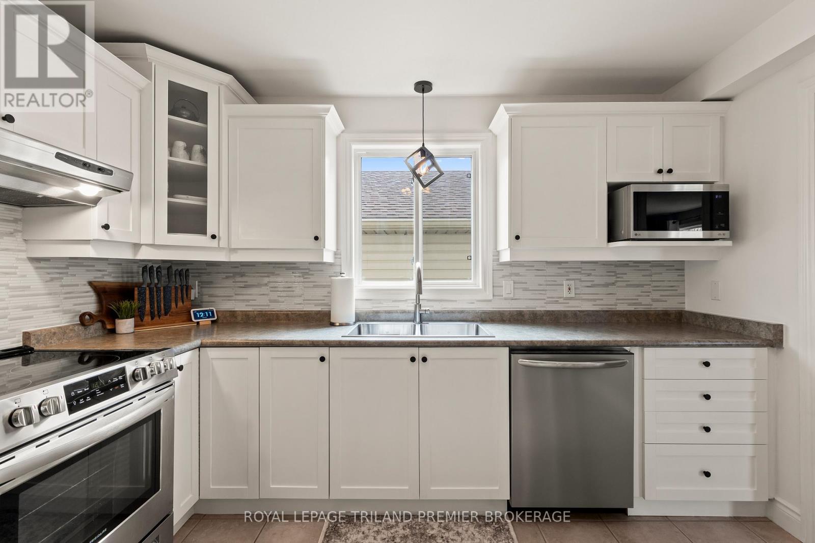 213 Crimson Crescent, London East, Ontario  N5W 6G1 - Photo 7 - X12943222