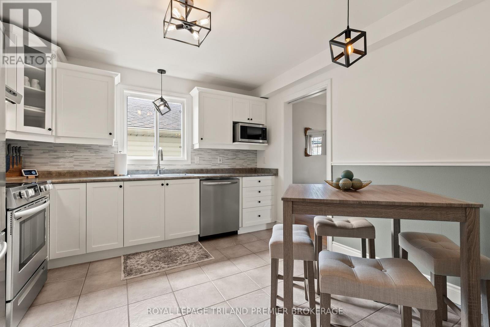 213 Crimson Crescent, London East, Ontario  N5W 6G1 - Photo 8 - X12943222