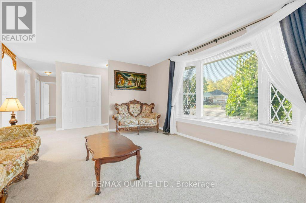 53 Water Street, Quinte West, Ontario  K8V 4M1 - Photo 11 - X12943184