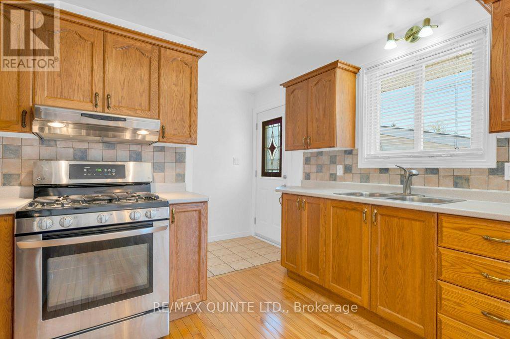 53 Water Street, Quinte West, Ontario  K8V 4M1 - Photo 15 - X12943184