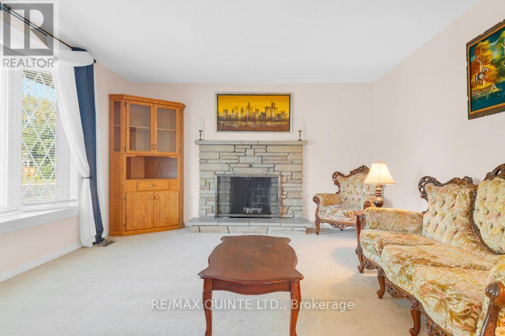 53 Water Street, Quinte West, Ontario  K8V 4M1 - Photo 8 - X12943184