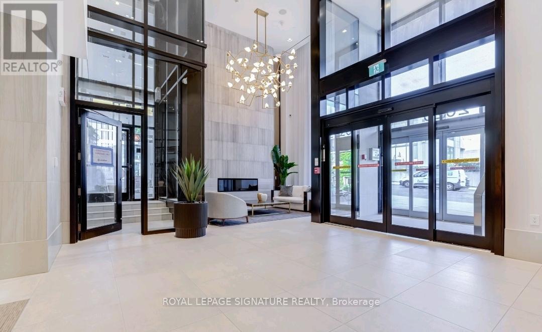 210 - 2020 Bathurst Street, Toronto, Ontario  M5P 0A6 - Photo 2 - C12943064