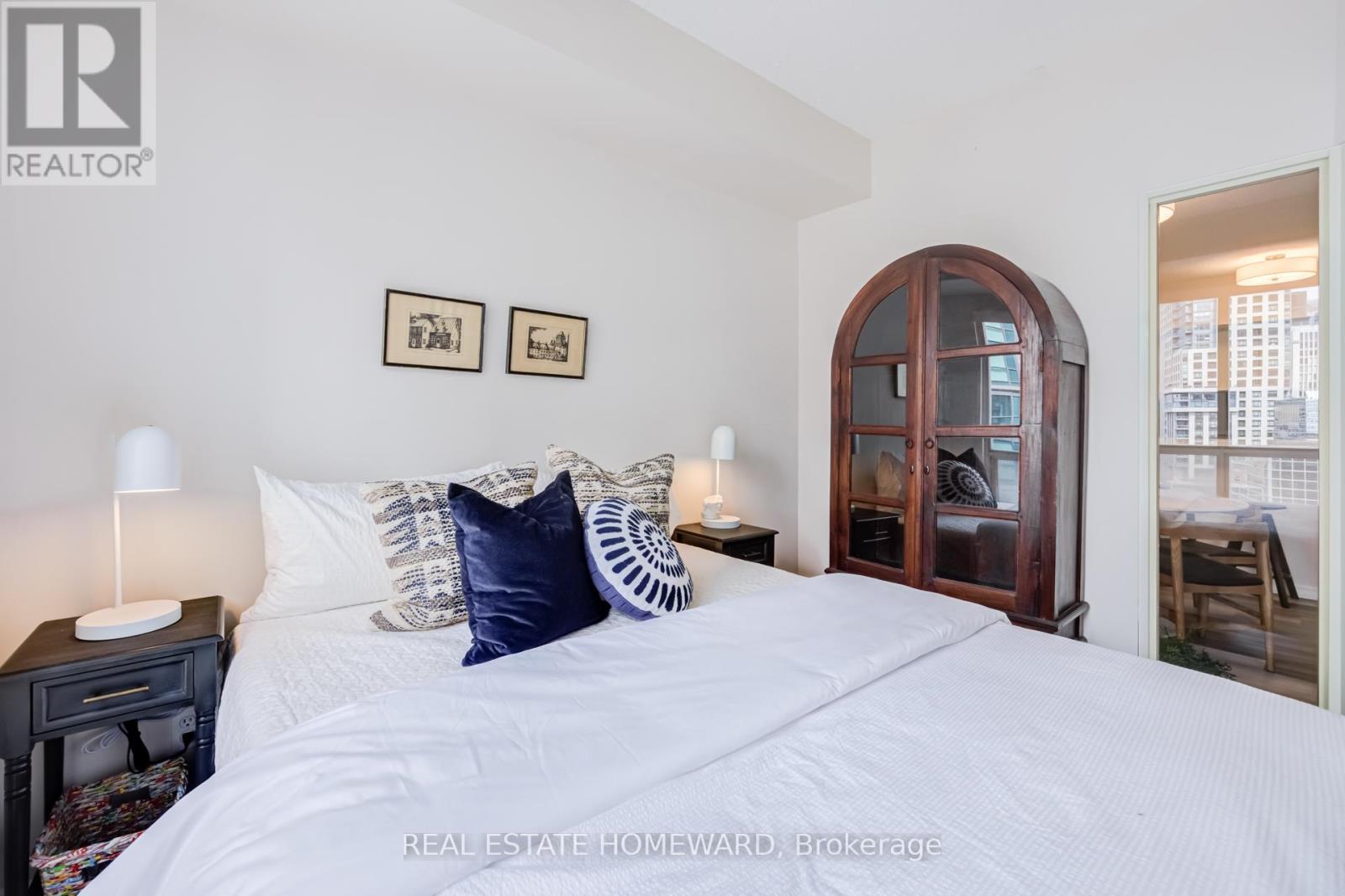 1712 - 25 The Esplanade, Toronto, Ontario  M5E 1W5 - Photo 13 - C12943240