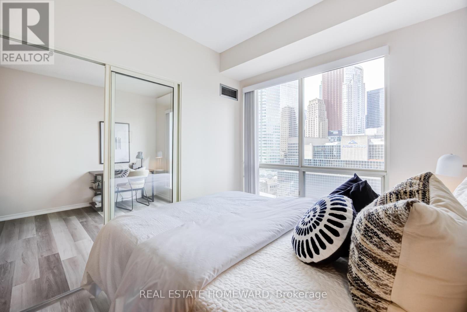 1712 - 25 The Esplanade, Toronto, Ontario  M5E 1W5 - Photo 14 - C12943240