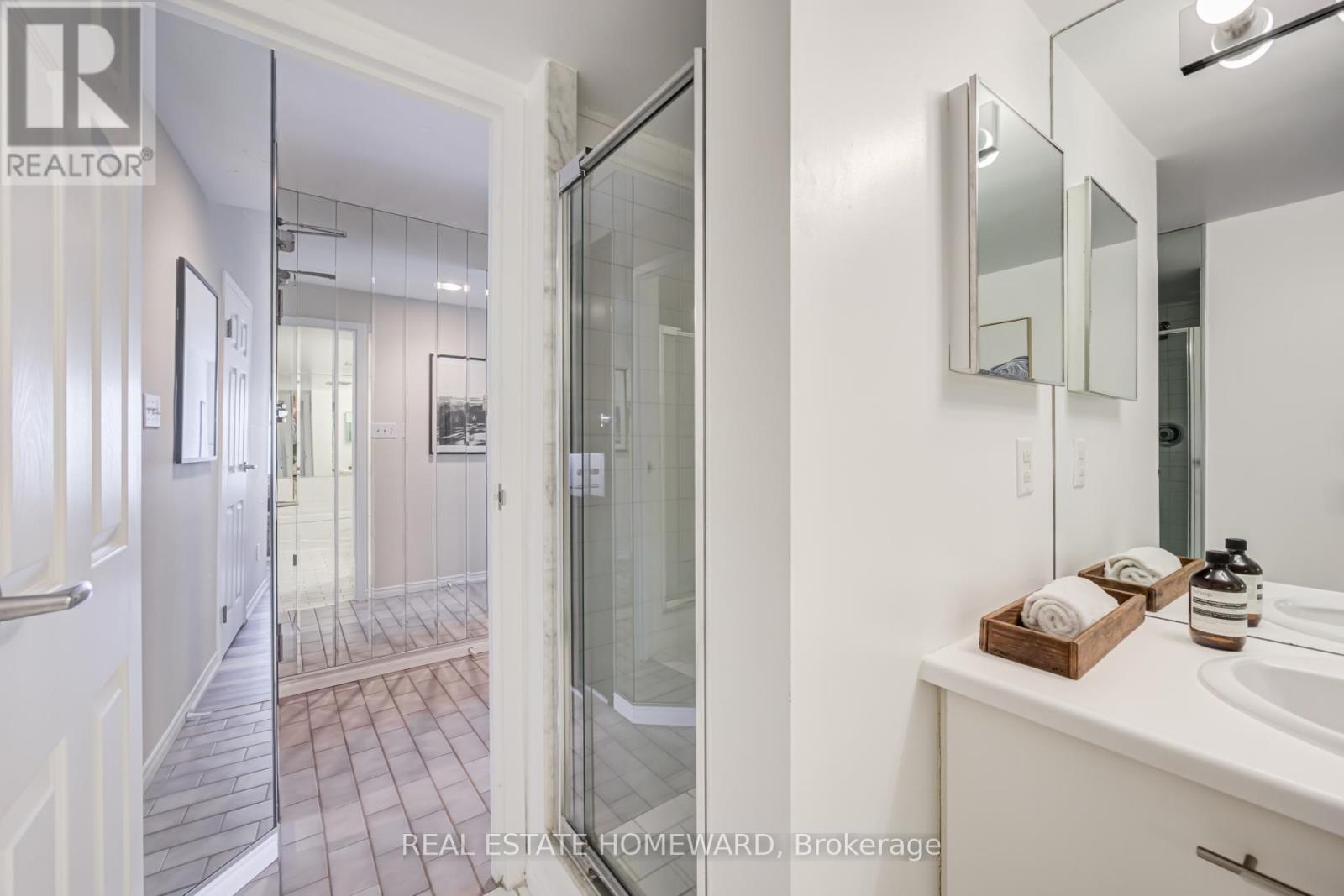 1712 - 25 The Esplanade, Toronto, Ontario  M5E 1W5 - Photo 18 - C12943240