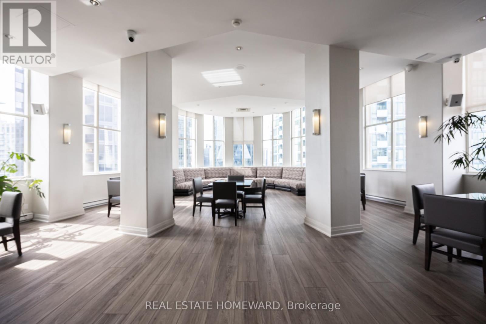 1712 - 25 The Esplanade, Toronto, Ontario  M5E 1W5 - Photo 27 - C12943240