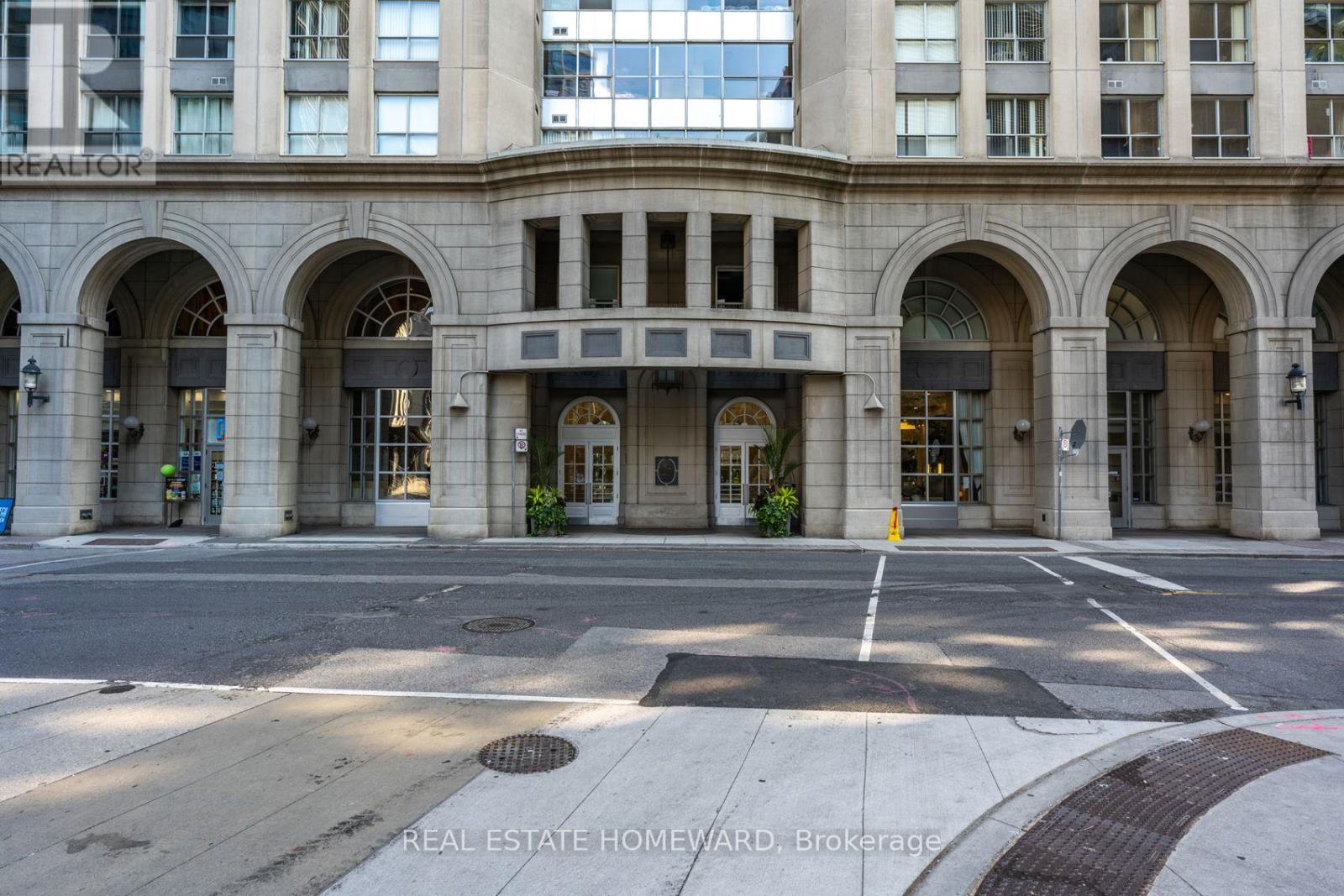 1712 - 25 The Esplanade, Toronto, Ontario  M5E 1W5 - Photo 34 - C12943240